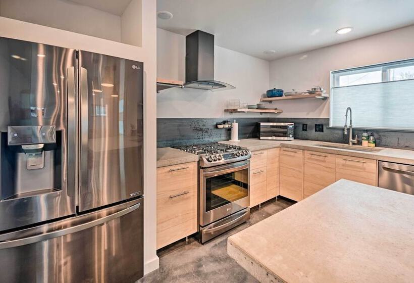 Modern Missoula Home ~ 2 Miles To Downtown!