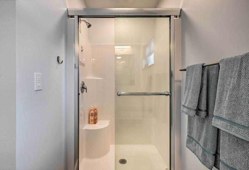 Modern Missoula Home ~ 2 Miles To Downtown!