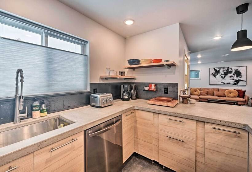 Modern Missoula Home ~ 2 Miles To Downtown!