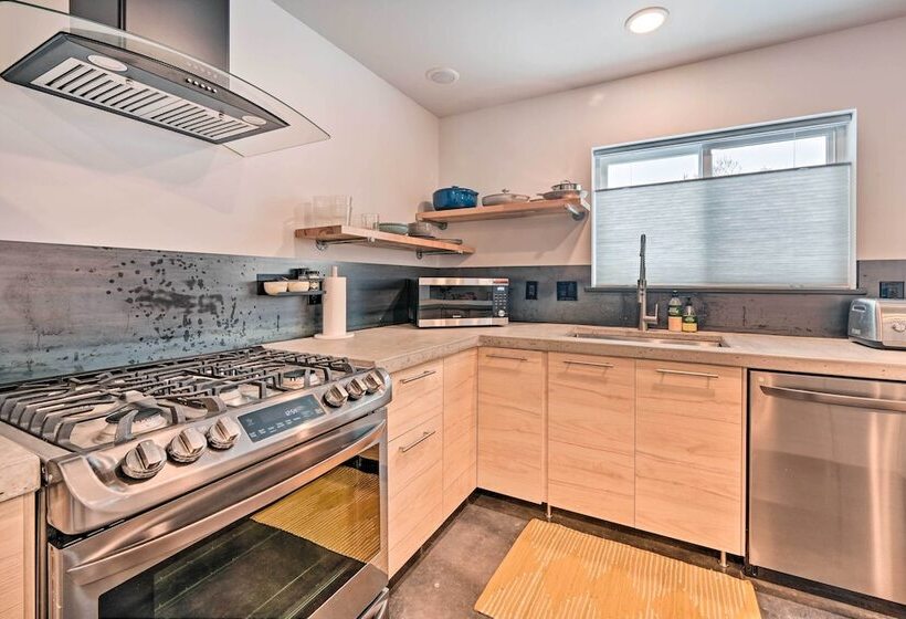 Modern Missoula Home ~ 2 Miles To Downtown!