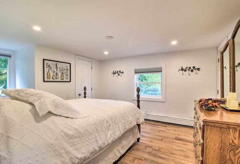 Centrally Located Mount Pleasant Retreat!