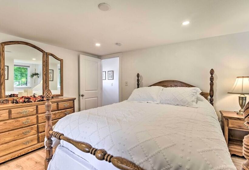 Centrally Located Mount Pleasant Retreat!