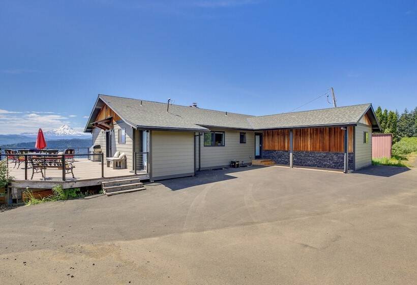 Mt Hood Views: Modern Underwood Home W/ Deck!