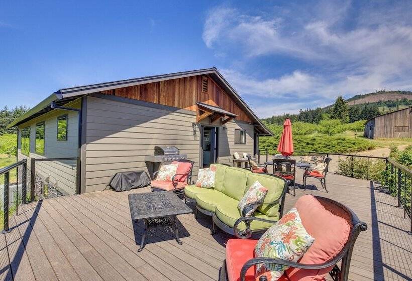 Mt Hood Views: Modern Underwood Home W/ Deck!