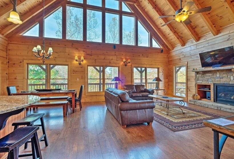 Pigeon Forge Cabin W/ Brand New Hot Tub & Views!