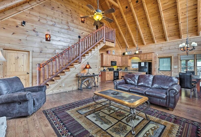 Pigeon Forge Cabin W/ Brand New Hot Tub & Views!