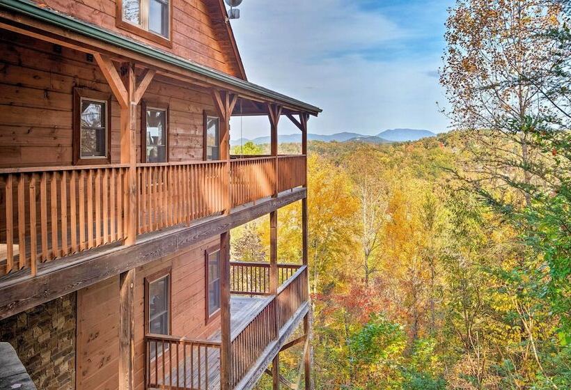 Pigeon Forge Cabin W/ Brand New Hot Tub & Views!