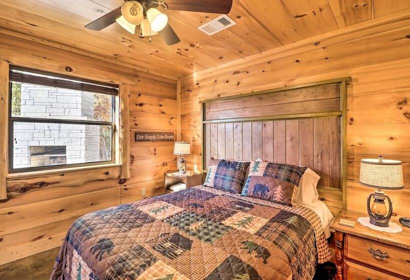 Mountain View Hideaway W/ Outdoor Fireplace!