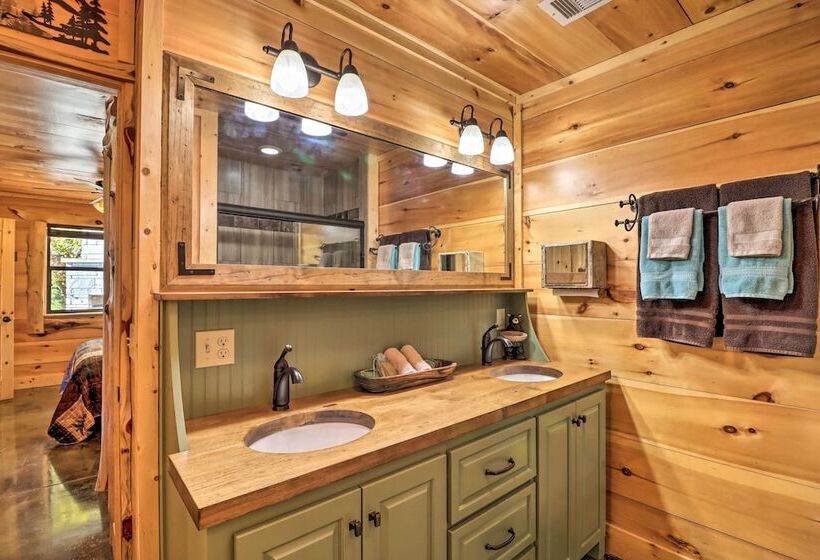 Mountain View Hideaway W/ Outdoor Fireplace!