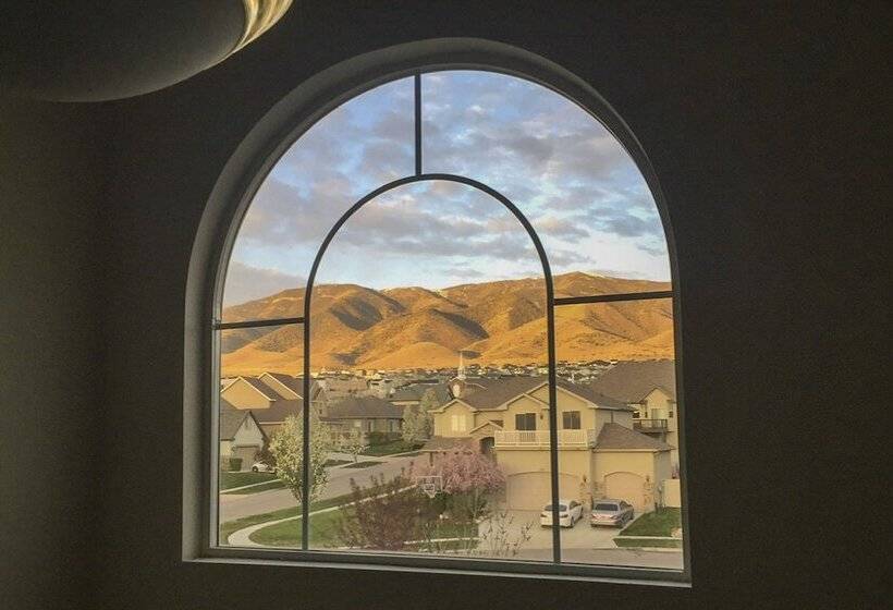 Mtn View Home: Across From Lake + 30 Mi To Skiing!