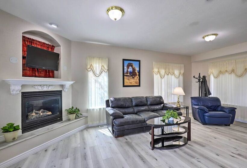 Mtn View Home: Across From Lake + 30 Mi To Skiing!