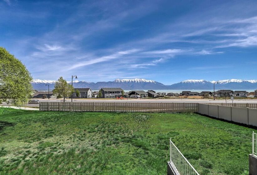 Mtn View Home: Across From Lake + 30 Mi To Skiing!