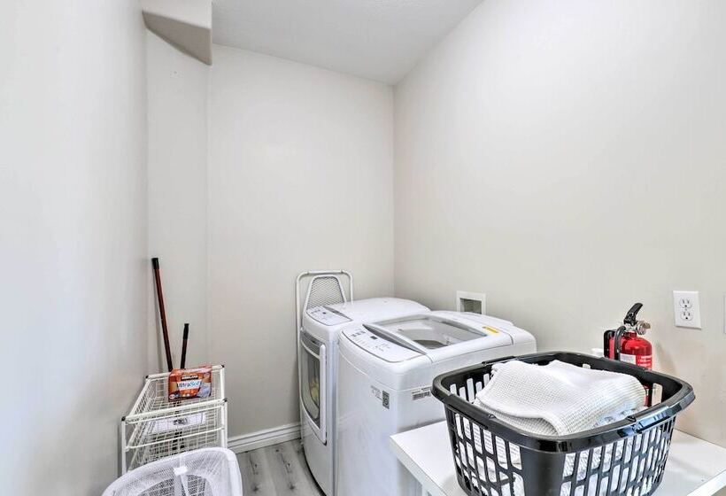 Mtn View Home: Across From Lake + 30 Mi To Skiing!