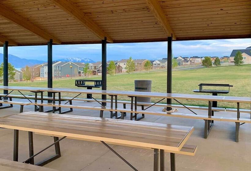 Mtn View Home: Across From Lake + 30 Mi To Skiing!