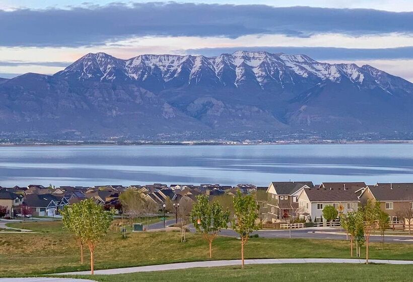 Mtn View Home: Across From Lake + 30 Mi To Skiing!