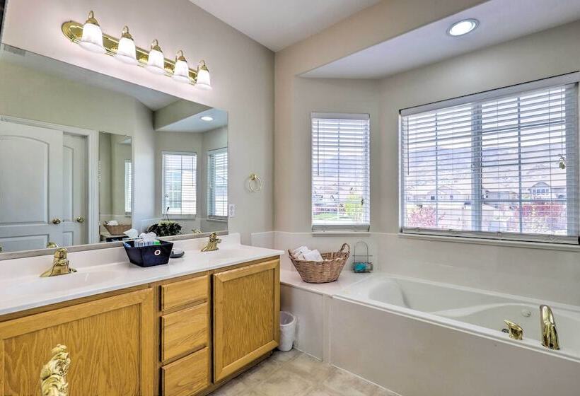 Mtn View Home: Across From Lake + 30 Mi To Skiing!