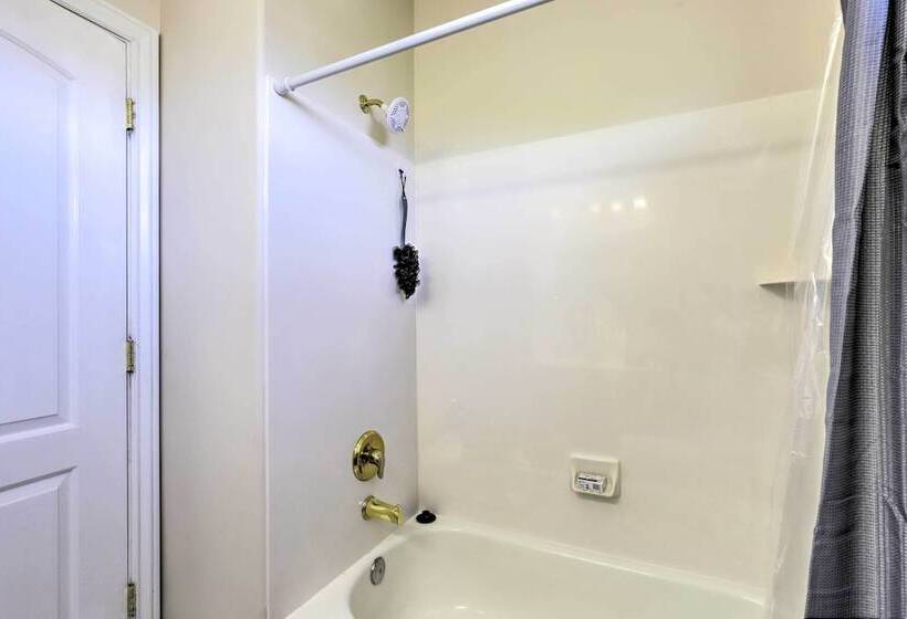 Mtn View Home: Across From Lake + 30 Mi To Skiing!