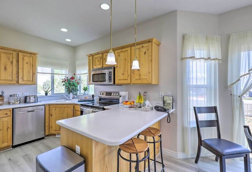 Mtn View Home: Across From Lake + 30 Mi To Skiing!