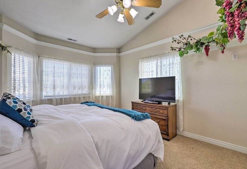 Mtn View Home: Across From Lake + 30 Mi To Skiing!