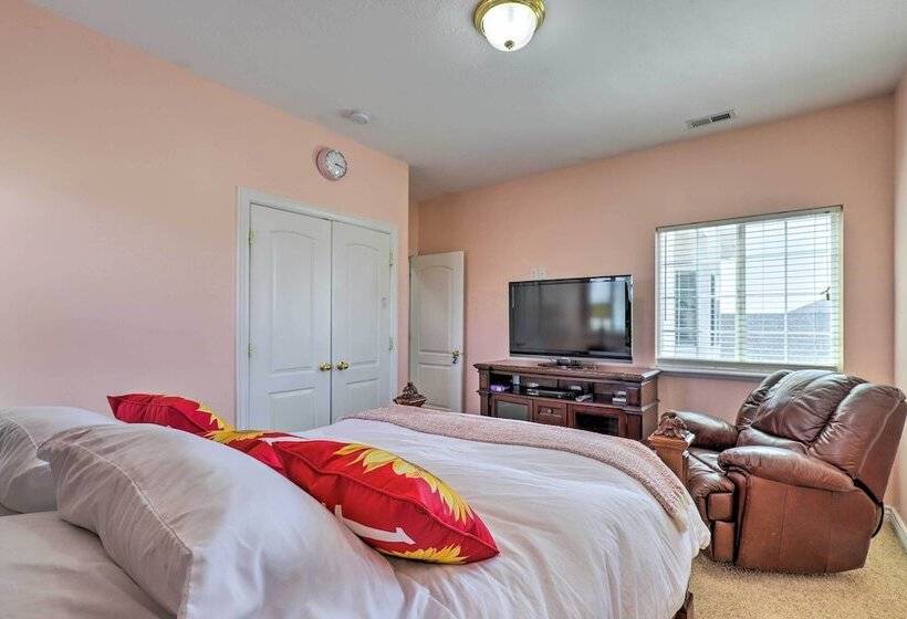 Mtn View Home: Across From Lake + 30 Mi To Skiing!