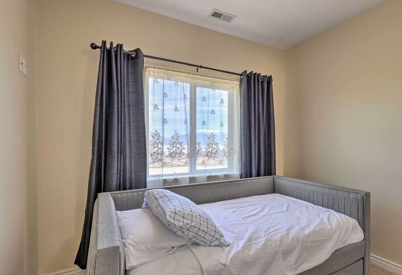 Mtn View Home: Across From Lake + 30 Mi To Skiing!