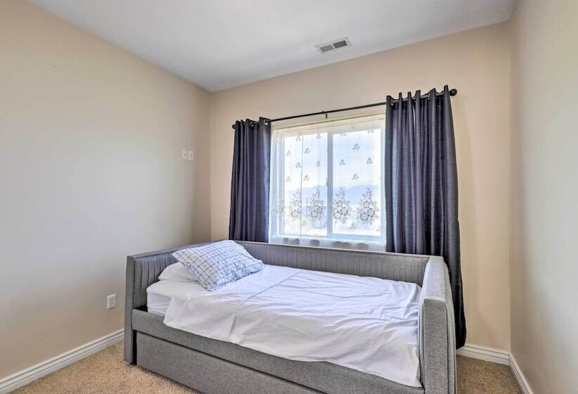 Mtn View Home: Across From Lake + 30 Mi To Skiing!