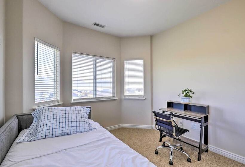 Mtn View Home: Across From Lake + 30 Mi To Skiing!