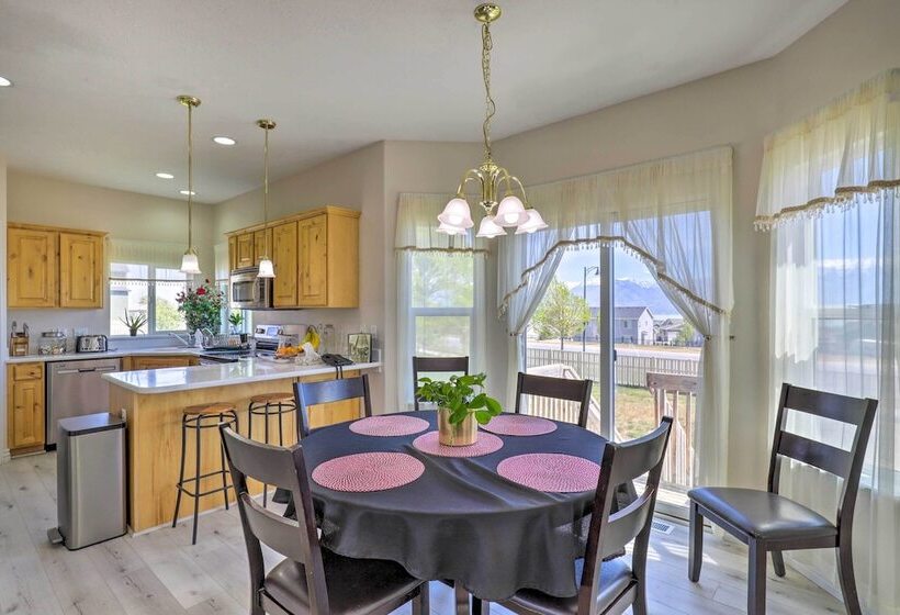 Mtn View Home: Across From Lake + 30 Mi To Skiing!