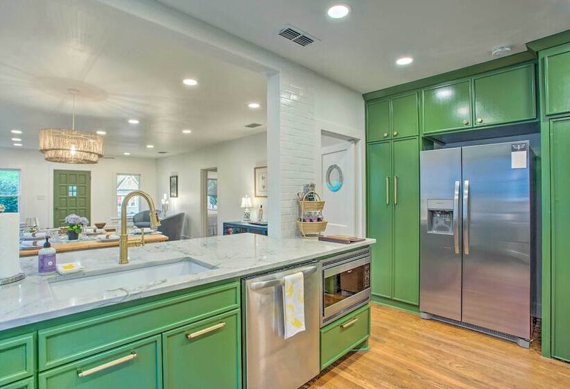 Newly Updated & Charming Azalea District Home