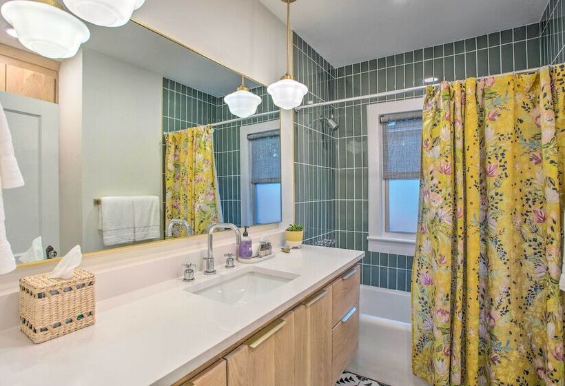 Newly Updated & Charming Azalea District Home