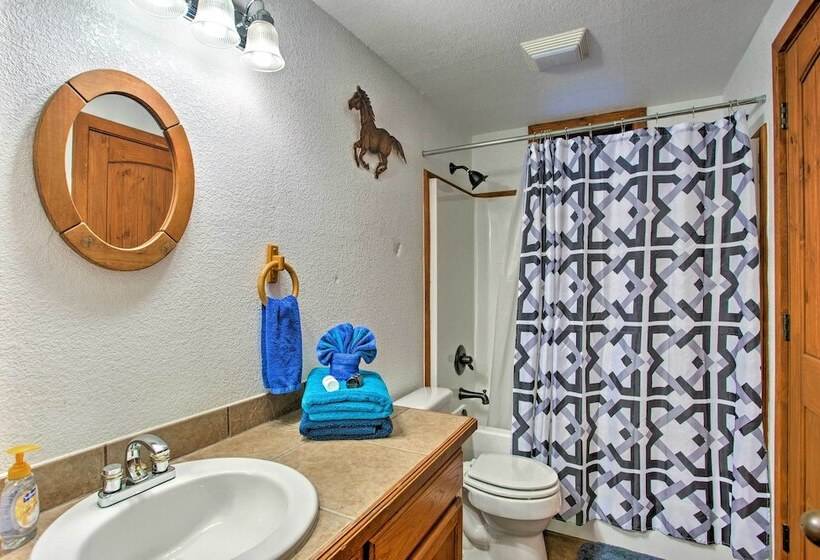 Broken Bow Cabin W/ Hot Tub: 3 Mi To Lake/overlook