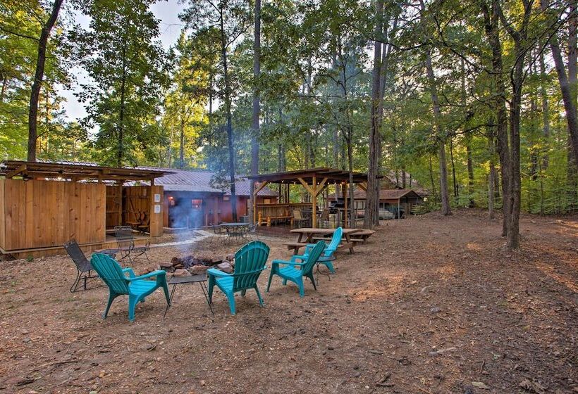Broken Bow Cabin W/ Hot Tub: 3 Mi To Lake/overlook