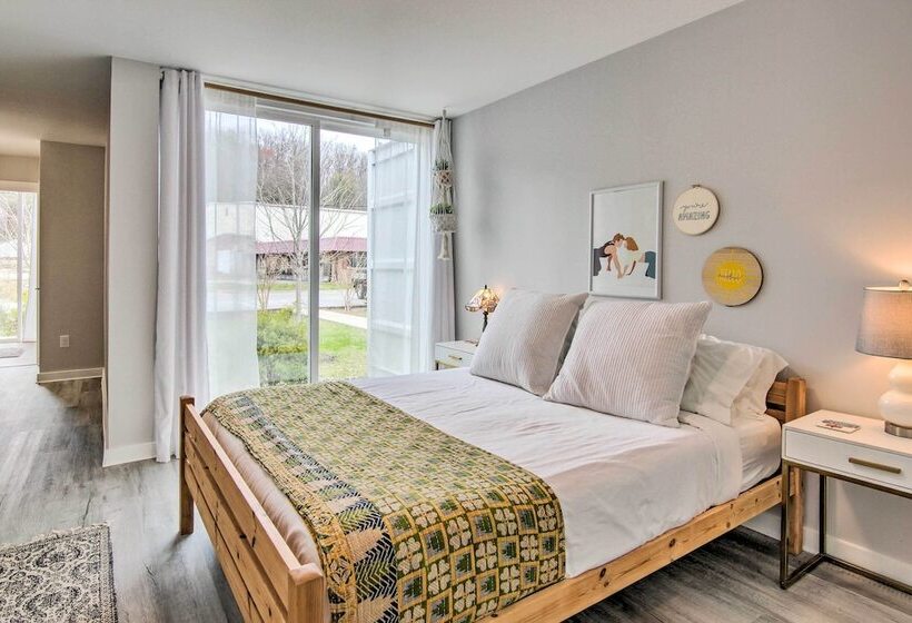 Old Fort Shipping Container House Near Trails