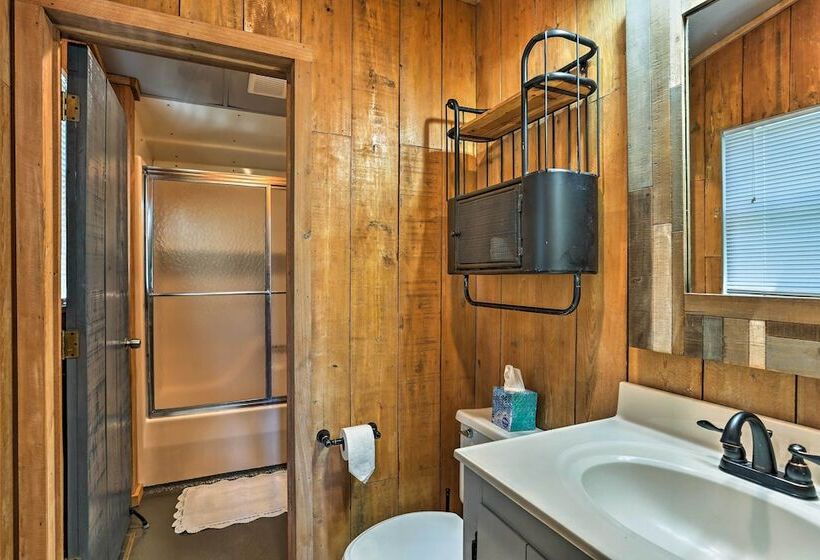 Outer Banks Island Cottage   1 Mi To Frisco Beach!