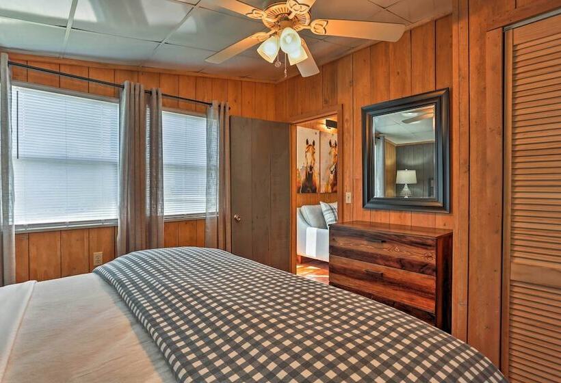 Outer Banks Island Cottage   1 Mi To Frisco Beach!