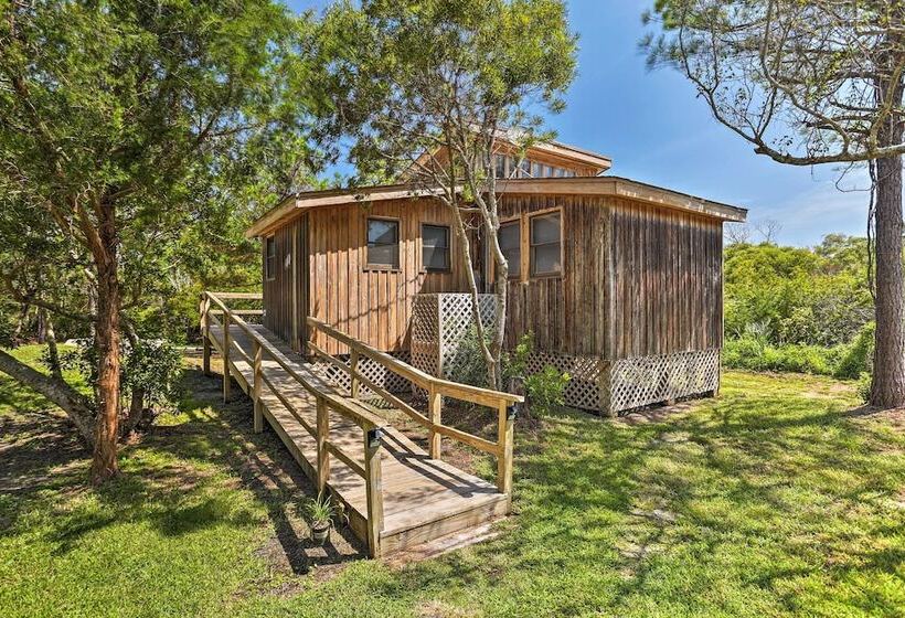Outer Banks Island Cottage   1 Mi To Frisco Beach!