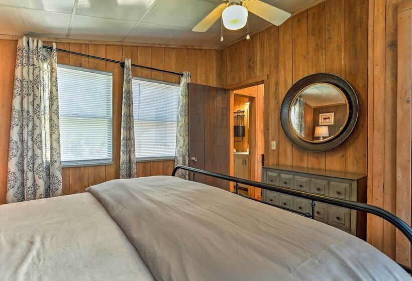 Outer Banks Island Cottage   1 Mi To Frisco Beach!