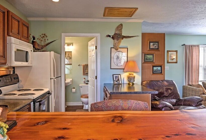 Paradise Cove  Cabin W/ Boathouse & Dock