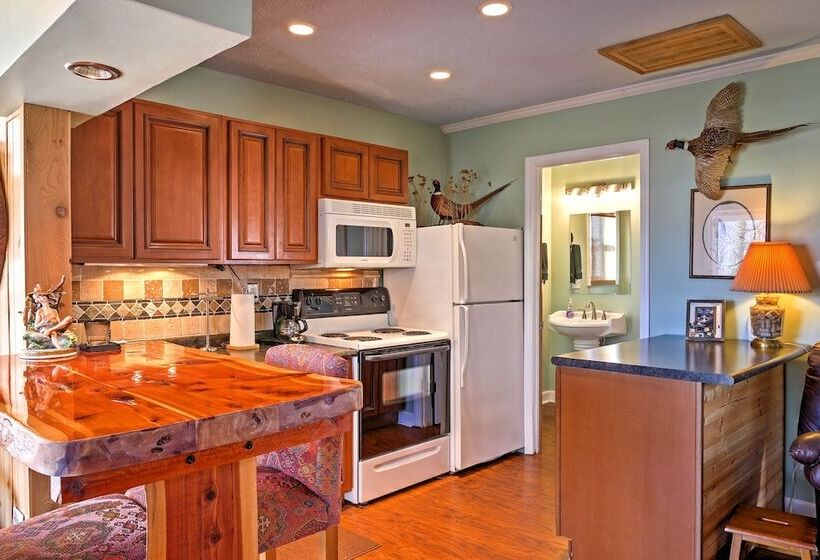 Paradise Cove  Cabin W/ Boathouse & Dock