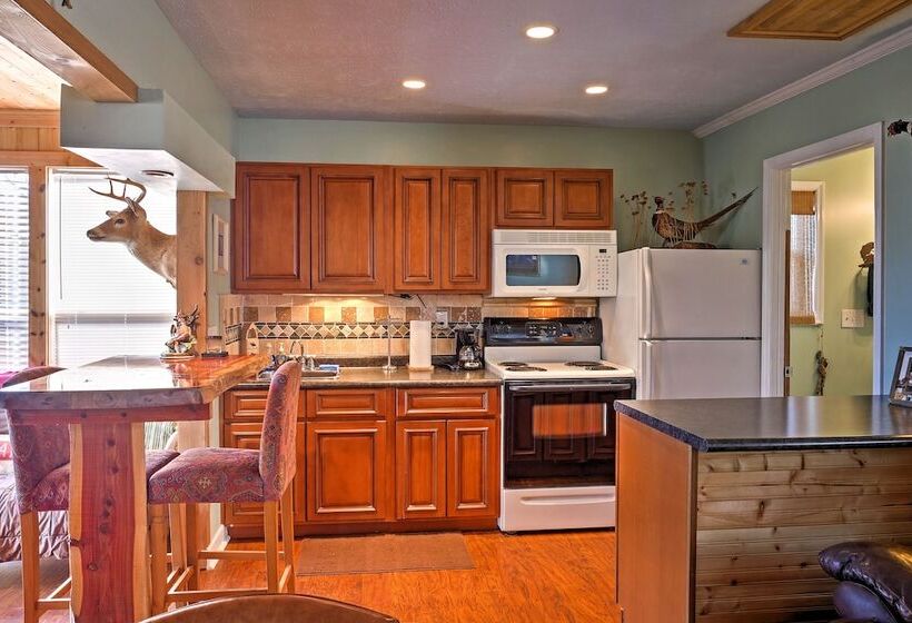 Paradise Cove  Cabin W/ Boathouse & Dock