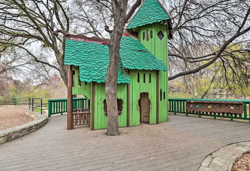 Peaceful Austin Home W/ Private Backyard!