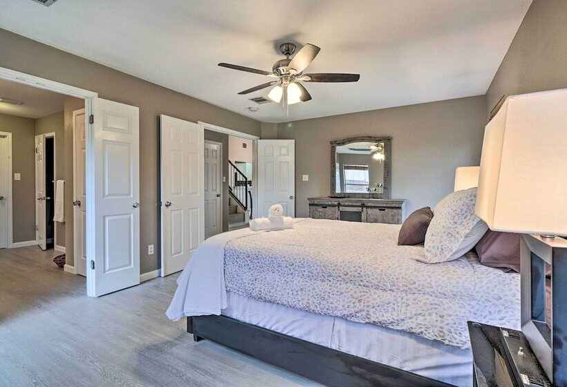 Peaceful Austin Home W/ Private Backyard!