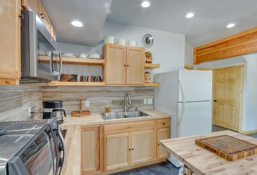 Peaceful Belfry Retreat On 14 Acres W/ Grill!