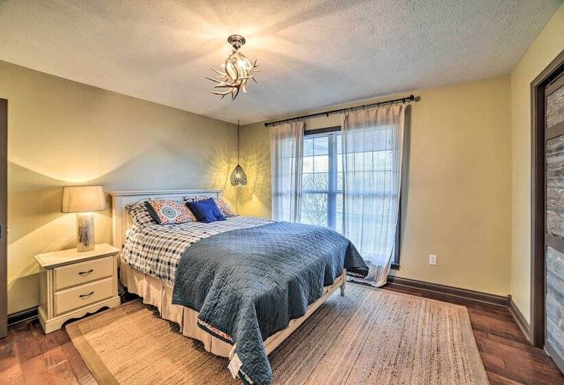 Peaceful Big Sandy Home W/ Deck On Kentucky Lake!