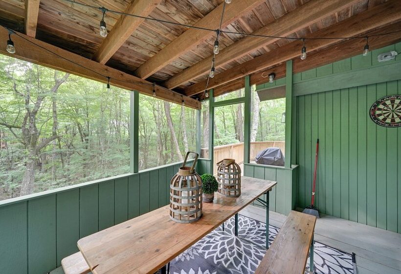 Peaceful Brevard Mountain Cabin: Hike, Golf & Swim