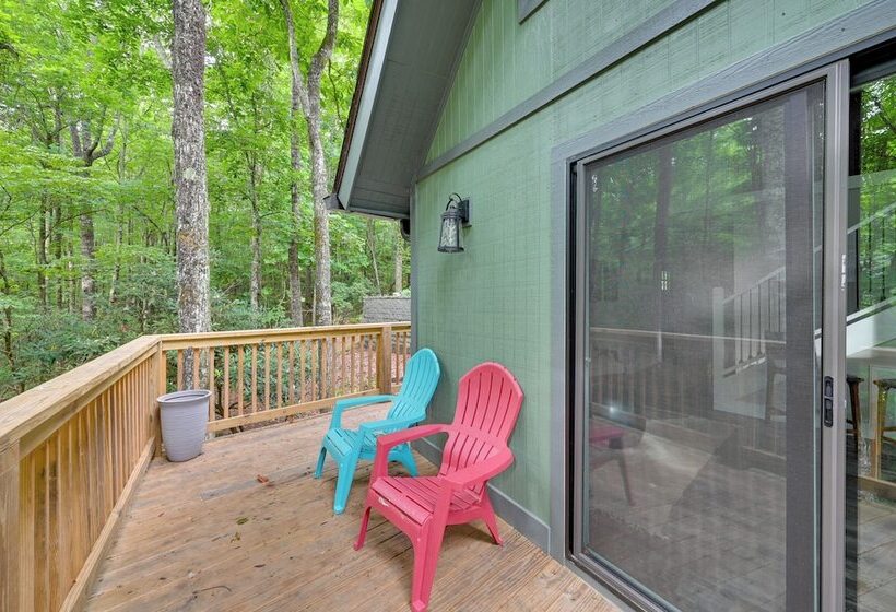 Peaceful Brevard Mountain Cabin: Hike, Golf & Swim