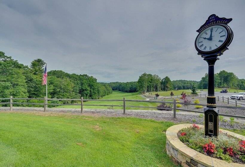 Peaceful Brevard Mountain Cabin: Hike, Golf & Swim