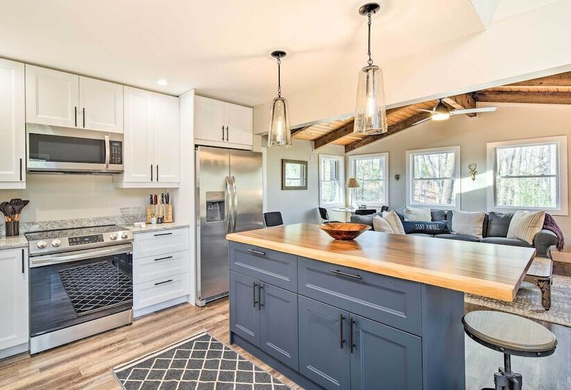 Peaceful Brevard Mountain Cabin: Hike, Golf & Swim