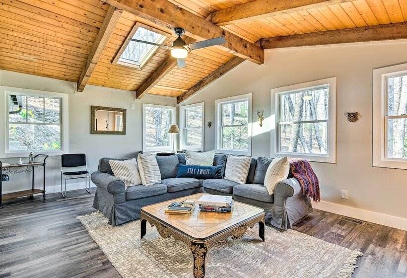 Peaceful Brevard Mountain Cabin: Hike, Golf & Swim