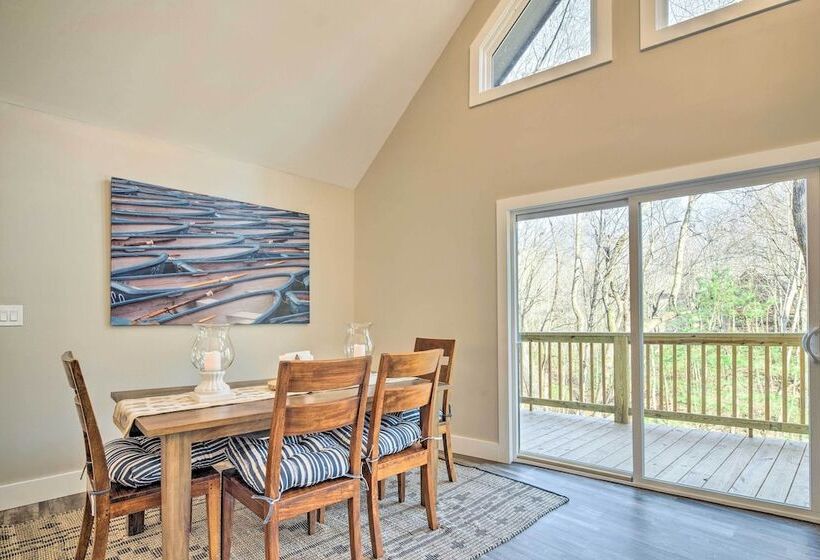 Peaceful Brevard Mountain Cabin: Hike, Golf & Swim